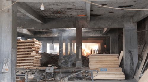 隆林木材加工厂突发火灾，消防部门紧急扑救化险为夷